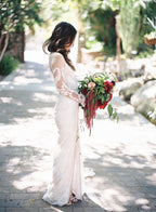 Abito da Sposa Boho con Maniche Lunghe in Pizzo, Design Unico e Spacco Frontale, DB0155