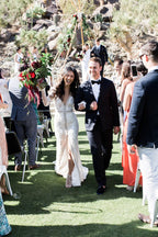 Abito da Sposa Boho con Maniche Lunghe in Pizzo, Design Unico e Spacco Frontale, DB0155