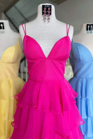 Vestido de festa em chiffon com decote em V, alças, folhos fúcsia e racha PSK470