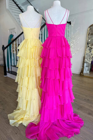 Vestido de festa em chiffon com decote em V, alças, folhos fúcsia e racha PSK470