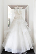 Robe de mariée vintage en organza ivoire à volants, applications sans manches et à plusieurs étages, WD0098