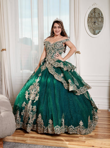 Vestido de baile em camadas com aplicações e ombros à mostra de Calla WB20525