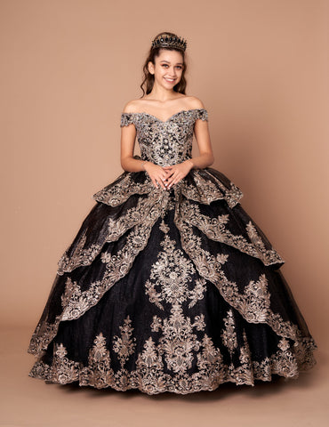 Vestido de baile em camadas com aplicações e ombros à mostra de Calla WB20525