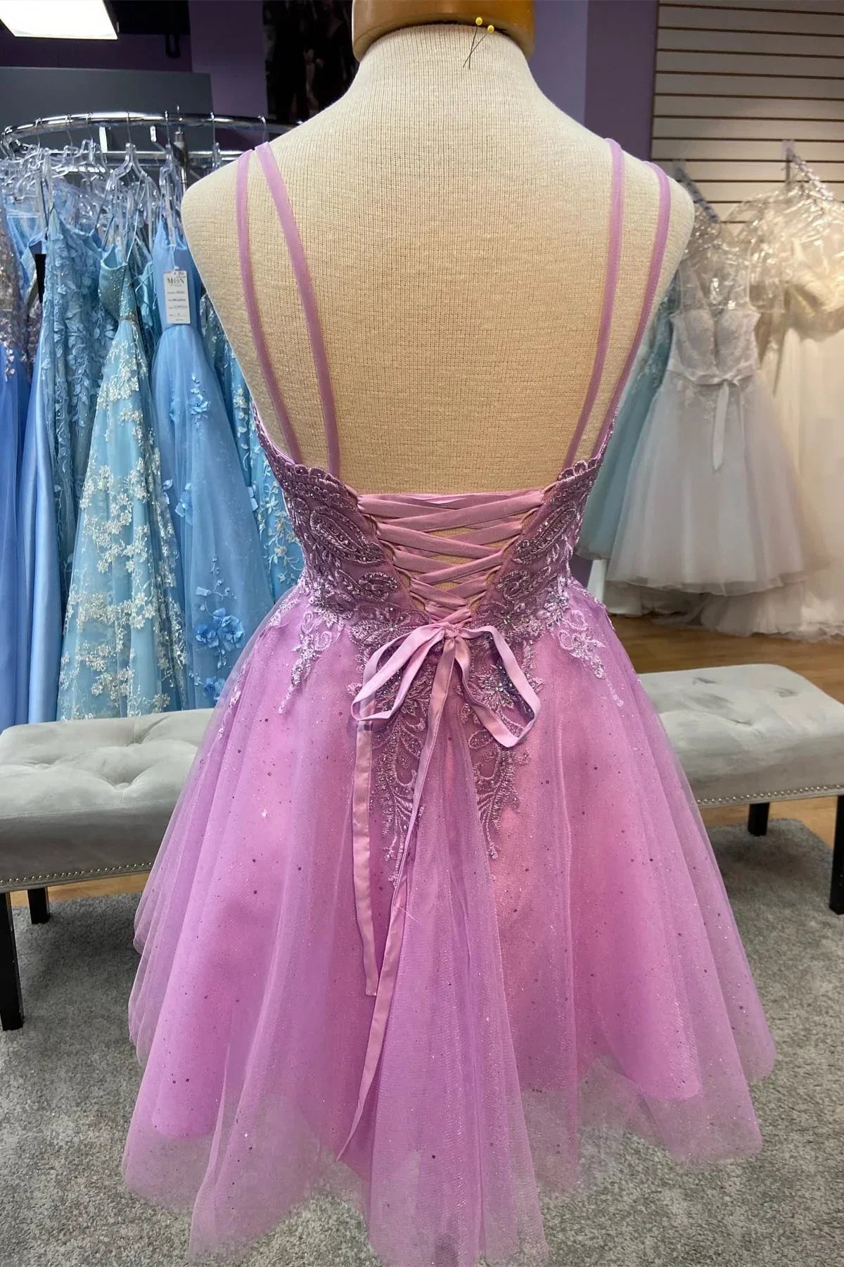 Jäger-Grünes Dekolleté-V-Ausschnitt-Träger-Applikationen-Tüll-Abschlussballkleid Y2074