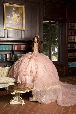 Besticktes Ballkleid mit kalten Schultern von Petite Adele PQ1059