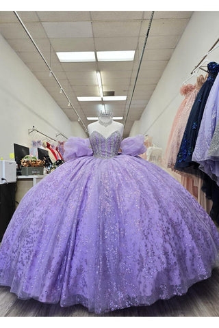 Trägerloses Ballkleid mit Schleife von Petite Adele PQ1080