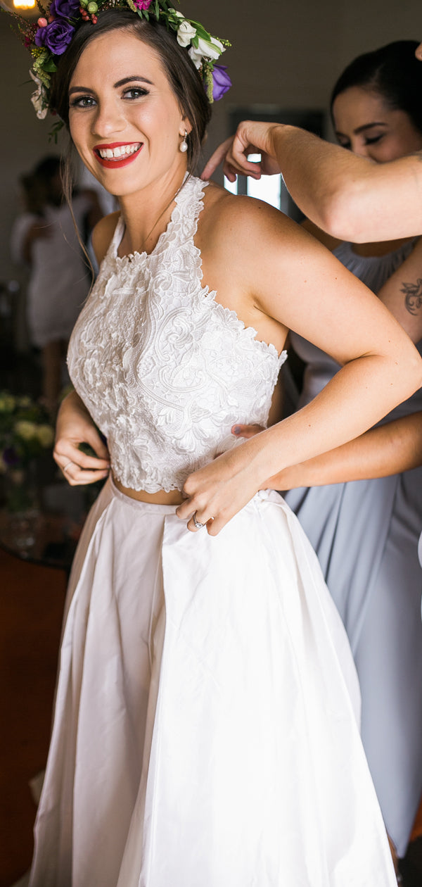 Robe de mariée deux pièces en satin blanc avec dentelle, bretelles fines et poche, DB0178