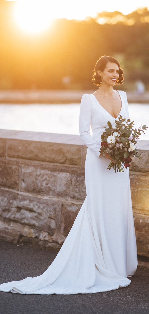 Weißes Satin Langarm V-Ausschnitt mit Schleppe Einfache Brautkleider,DB0164