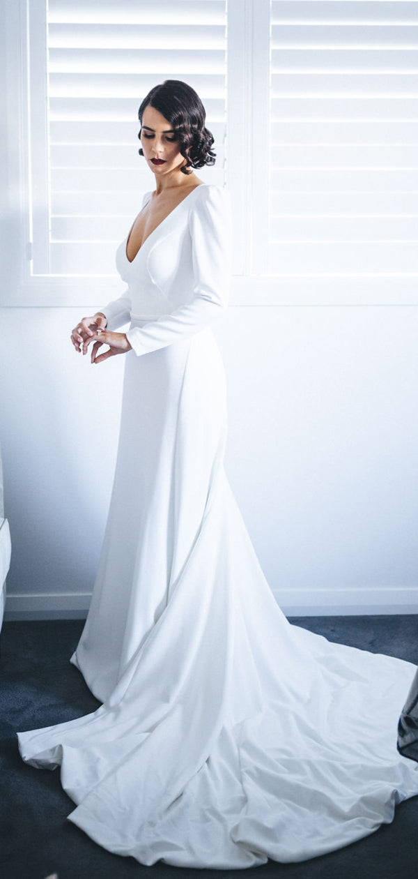 Weißes Satin Langarm V-Ausschnitt mit Schleppe Einfache Brautkleider,DB0164