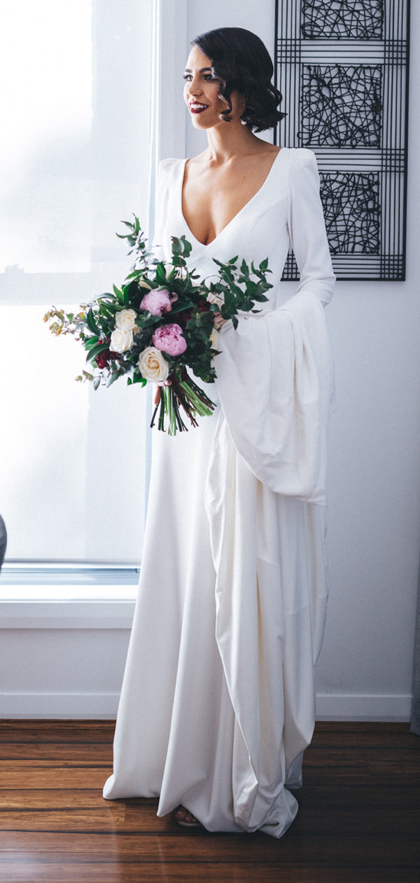 Weißes Satin Langarm V-Ausschnitt mit Schleppe Einfache Brautkleider,DB0164