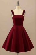 Bordeauxrotes A-Line Rüschen-Träger Satin Mini Homecoming-Kleid Y2176