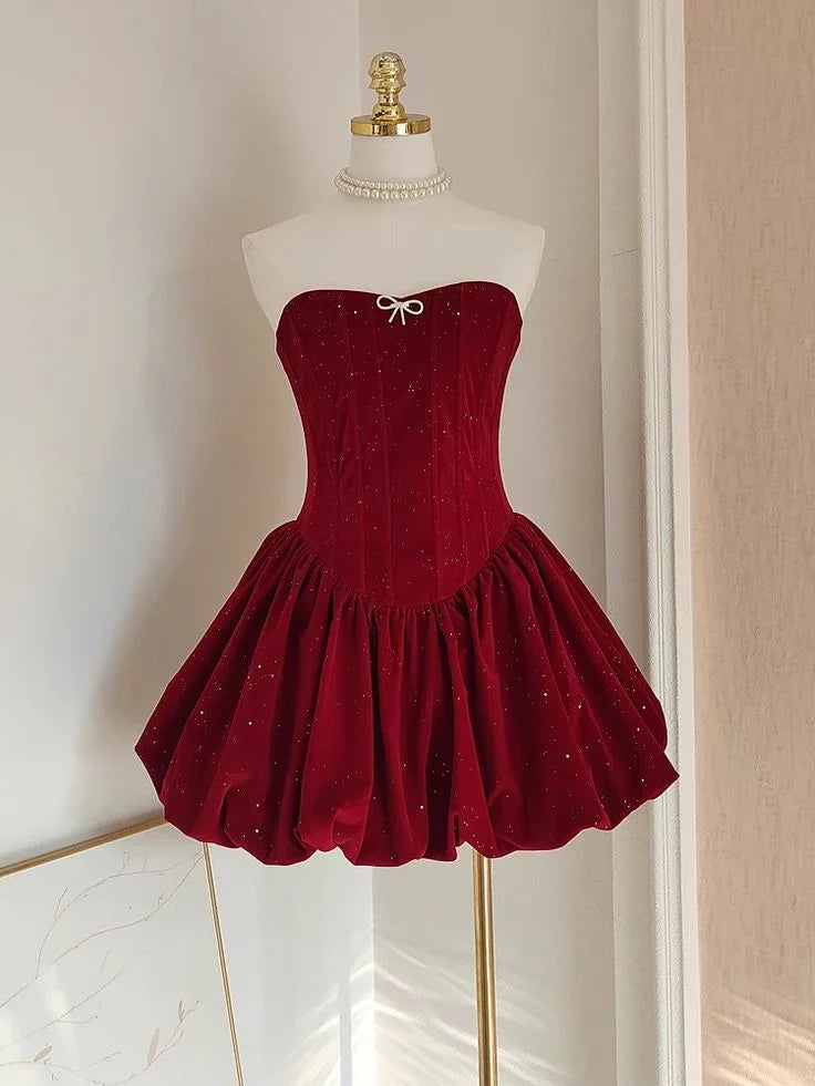 Niedliches A-Linien Trägerloses Burgunder Samt Rüschen Abschlussballkleid Y7972