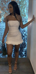 Einfaches weißes trägerloses Plissee-Scheidenkleid für den Homecoming-Abend Cocktailkleid Y7930