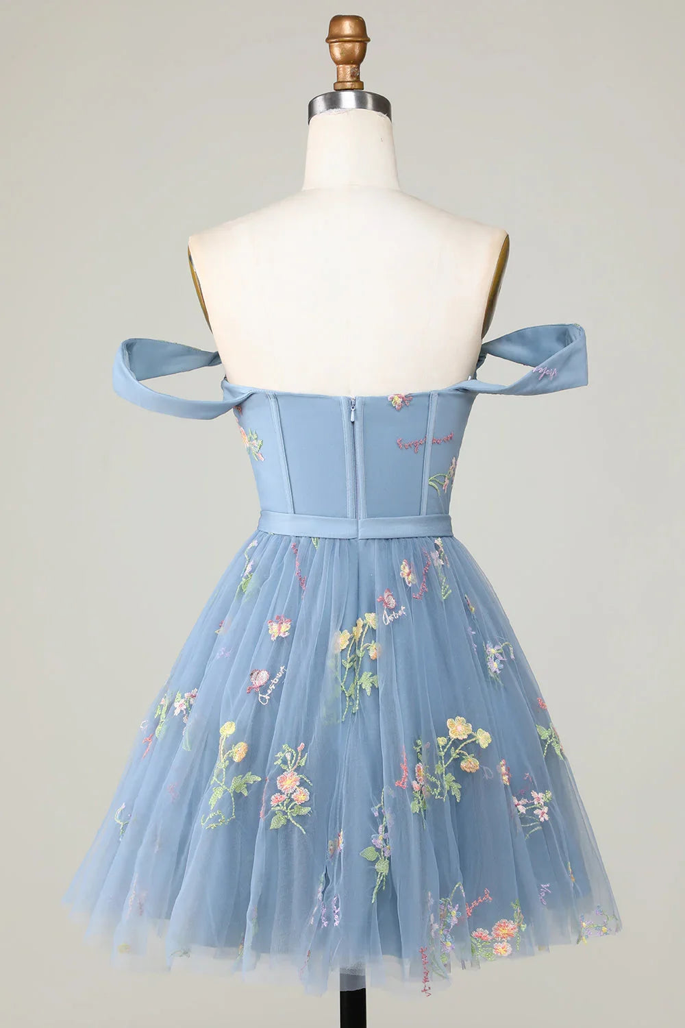 Vestido Corto de Baile de Regreso a Casa en Púrpura con Escote de Corazón y Bordado, en Línea A Encantador