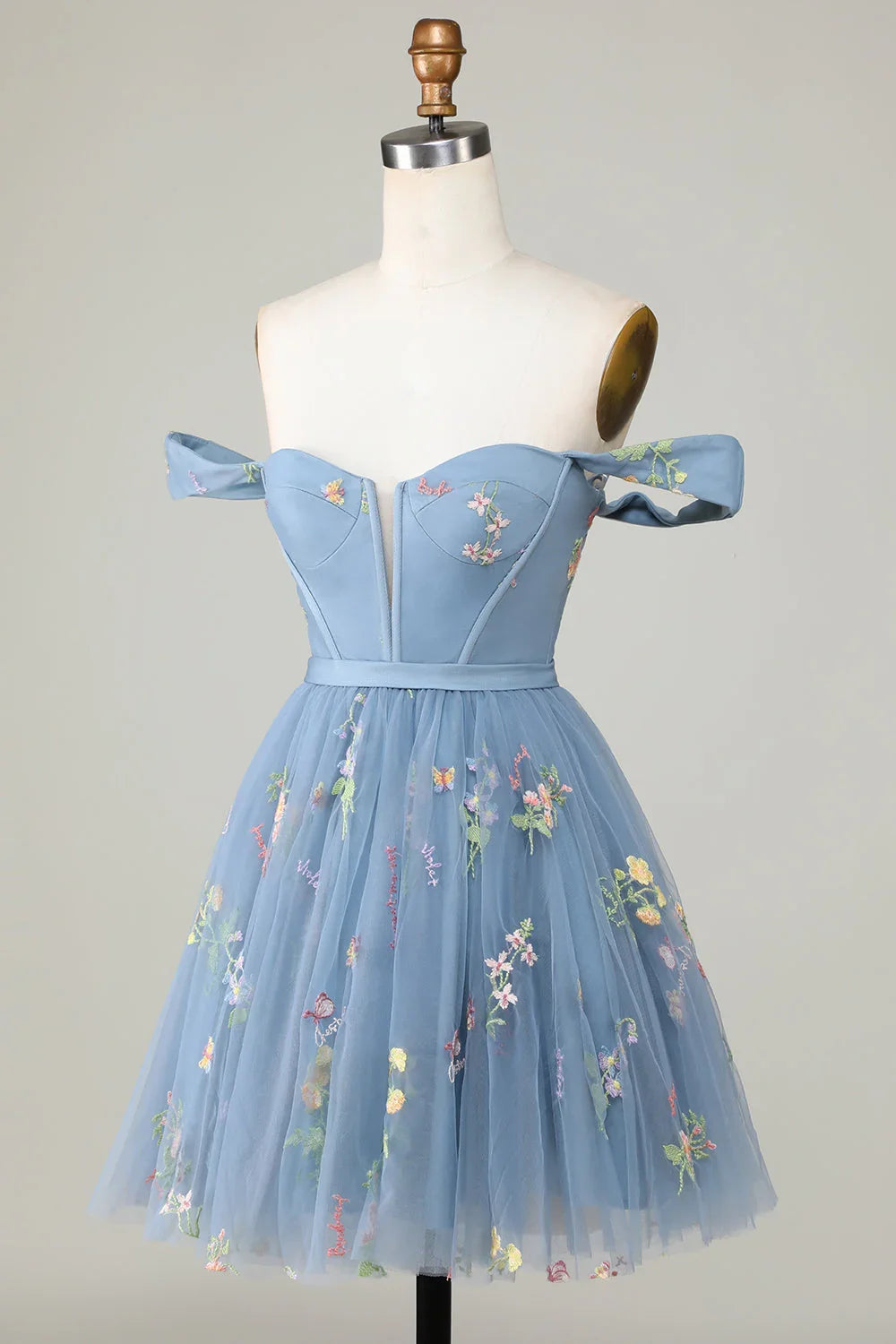 Vestido Corto de Baile de Regreso a Casa en Púrpura con Escote de Corazón y Bordado, en Línea A Encantador