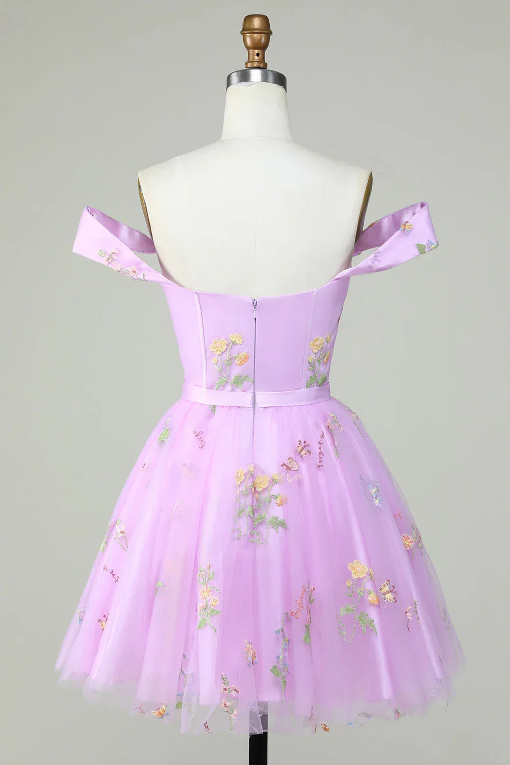 Vestido Corto de Baile de Regreso a Casa en Púrpura con Escote de Corazón y Bordado, en Línea A Encantador