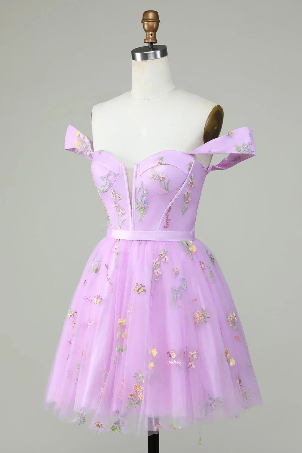 Niedliches A-Linien Sweetheart Lila Kurzes Homecoming Kleid mit Stickerei