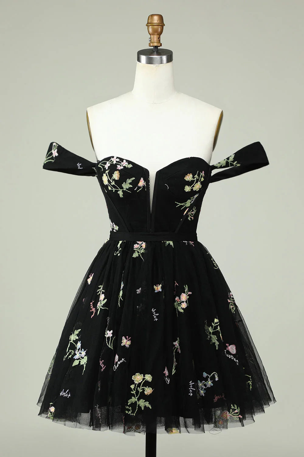 Niedliches A-Linien Sweetheart Lila Kurzes Homecoming Kleid mit Stickerei