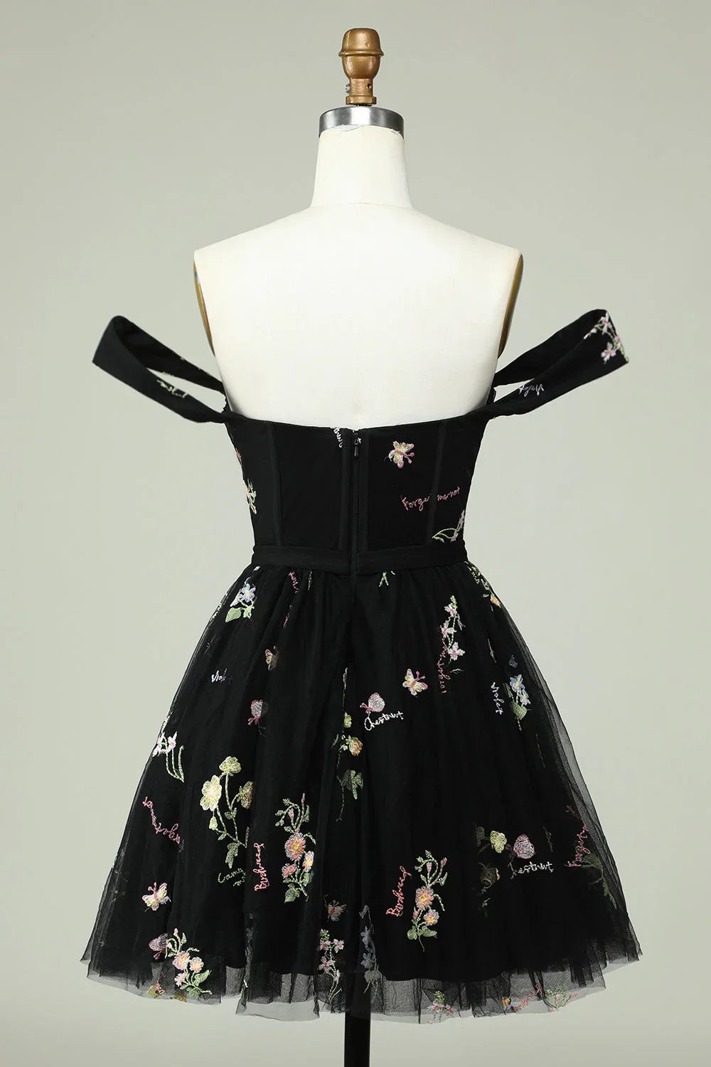 Vestido Corto de Baile de Regreso a Casa en Púrpura con Escote de Corazón y Bordado, en Línea A Encantador