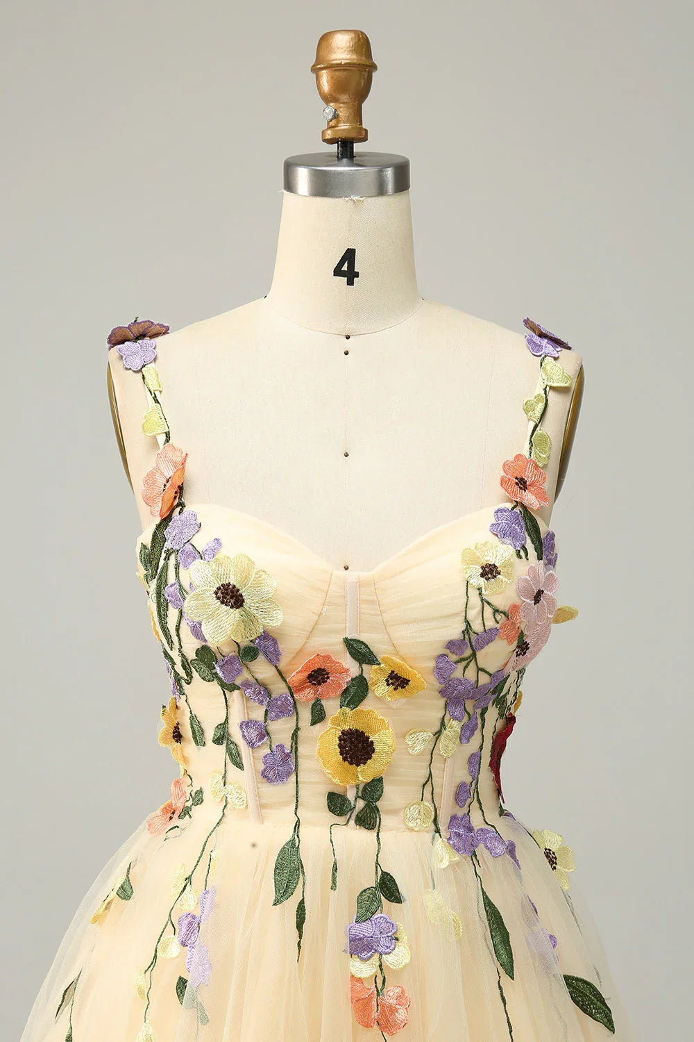 Vestido de Baile Curto com Alças Finas e Aplicações em Linha A de Champanhe