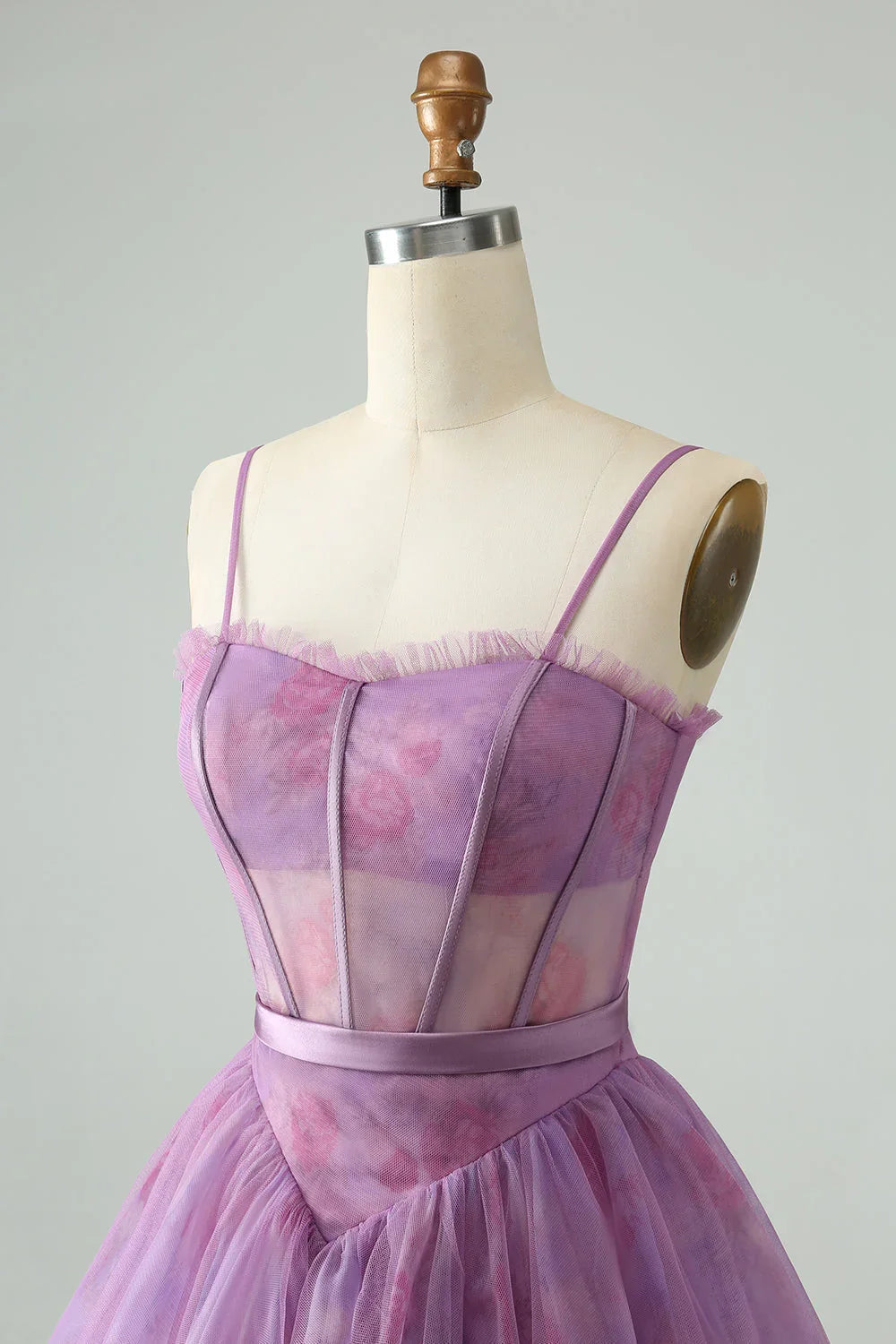 Niedliches lila A-Linien-Korsettkleid mit Trägern und Druck für den Homecoming