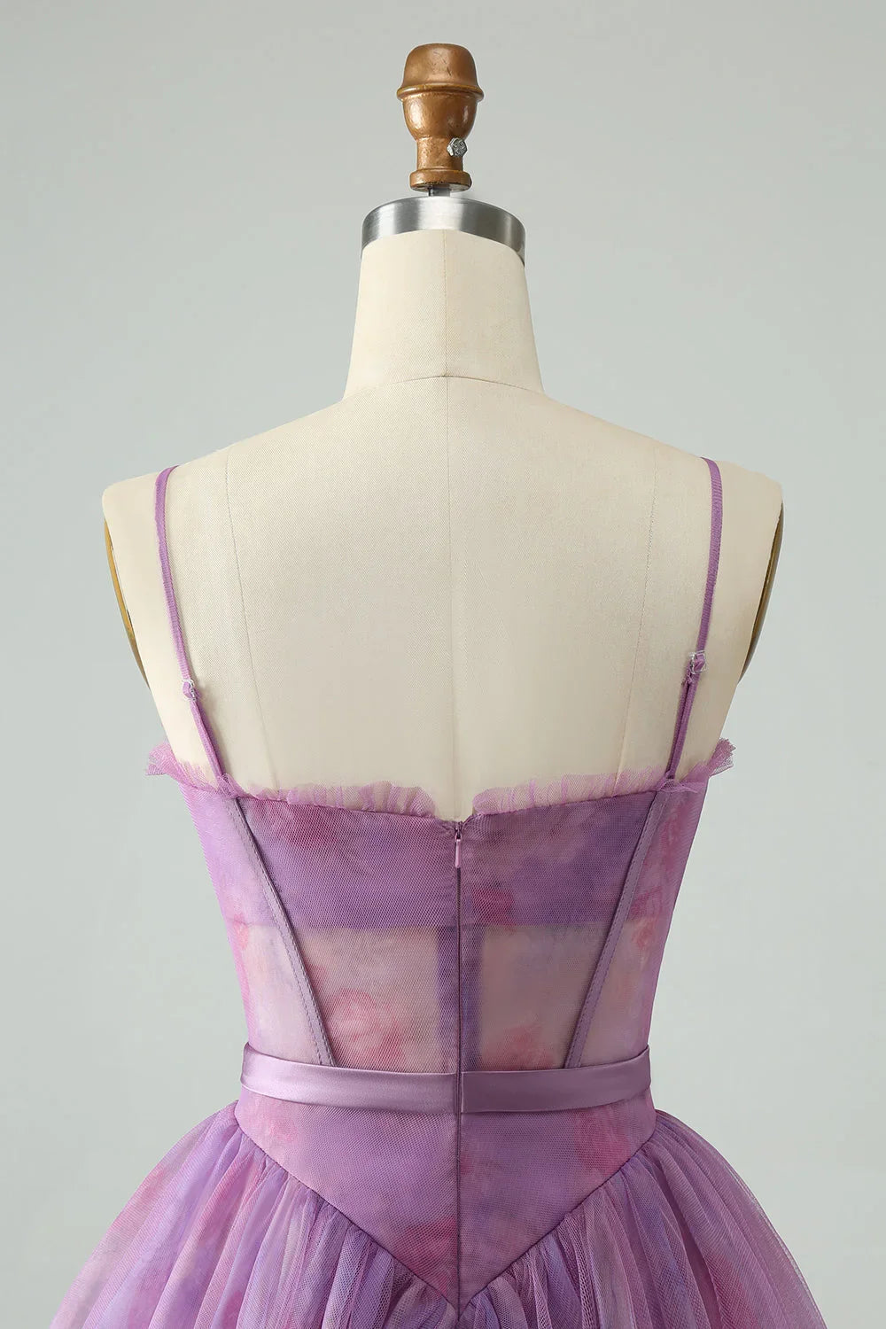 Niedliches lila A-Linien-Korsettkleid mit Trägern und Druck für den Homecoming