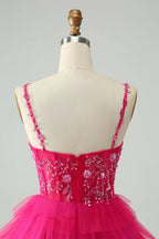 Niedliches Fuchsia A-Linien Träger Etagen Kurzes Homecoming Kleid mit Pailletten