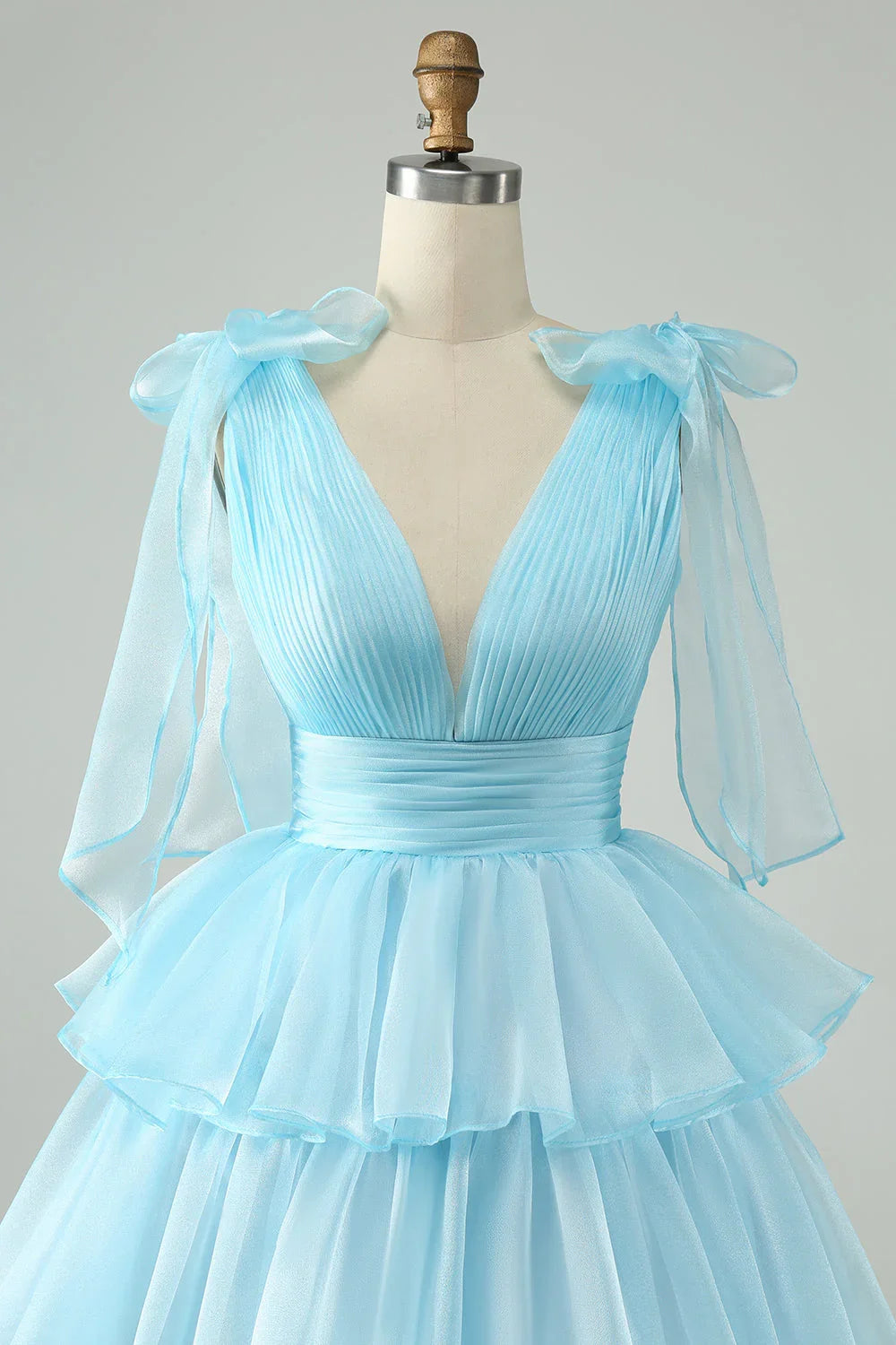 Vestido Corto de Fiesta para el Baile de Regreso a Casa, en Forma de A, Sin Espalda, Con Pliegues y Niveles, en un Lindo Rosa Fuerte