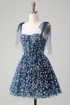 Vestido corto de fiesta en casa con corsé de tirantes spaghetti y estampado, en línea A y color azul marino, adorable