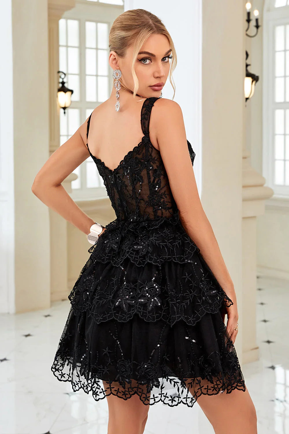 Vestido de Fiesta Corto Azul Oscuro con Corsé en Línea A y Niveles de Encaje Adorable