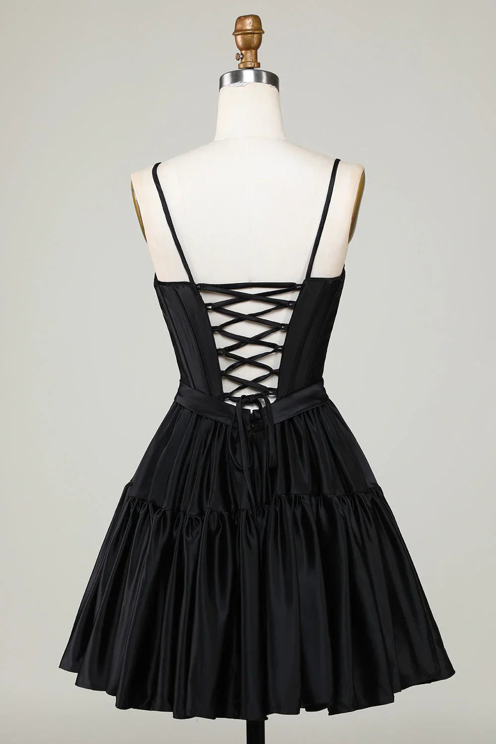 Vestido Lindo Fucsia de Línea A con Tirantes Espagueti, Corsé y Volantes para Baile de Graduación con Lazos