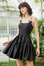 Vestido Lindo Fucsia de Línea A con Tirantes Espagueti, Corsé y Volantes para Baile de Graduación con Lazos