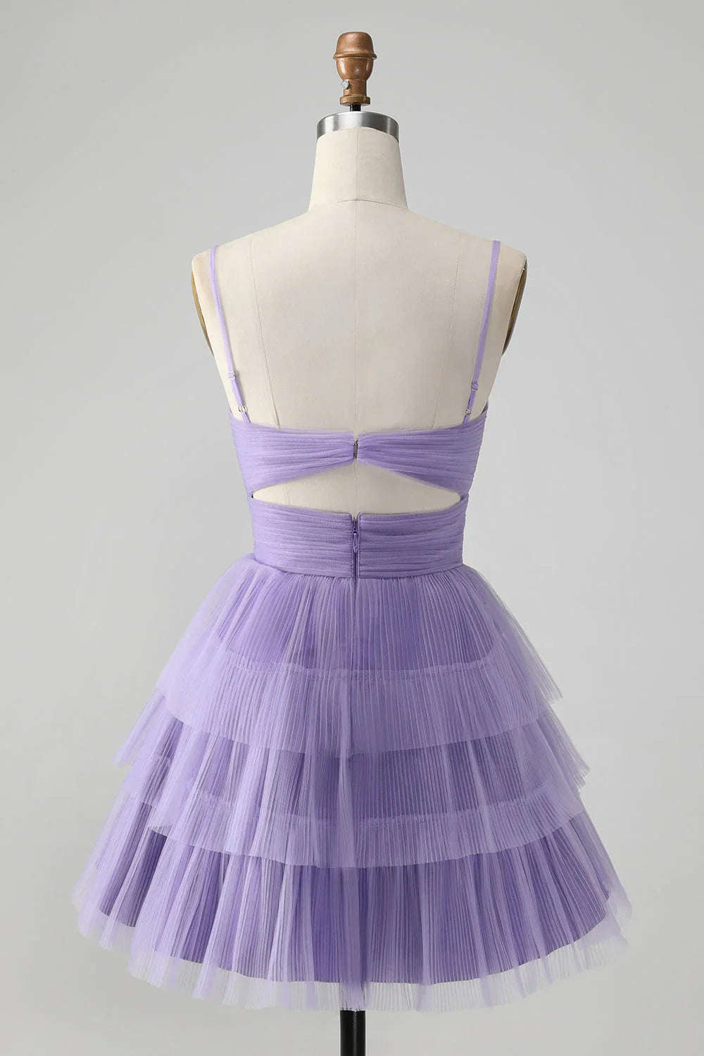 Niedliches lila A-Linien-Etagenkleid mit Trägern und Hollow-Out für den Homecoming