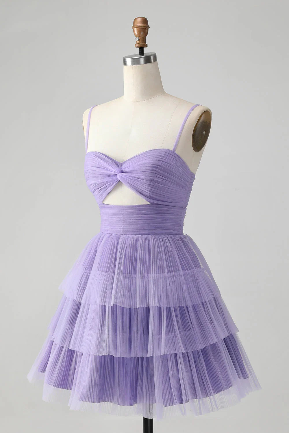 Niedliches lila A-Linien-Etagenkleid mit Trägern und Hollow-Out für den Homecoming