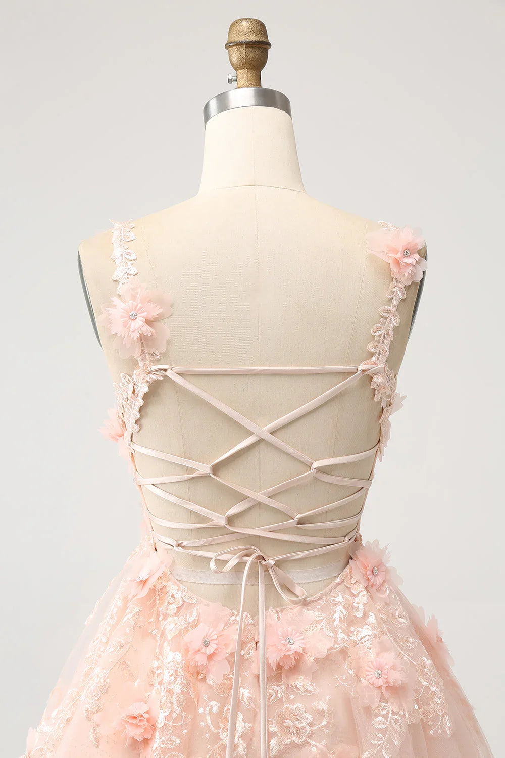 Vestido Corto de Regreso a Casa con Corsé de Lentejuelas en Forma de A, Escote en V y Aplicaciones, en un Tierno Color Rubor