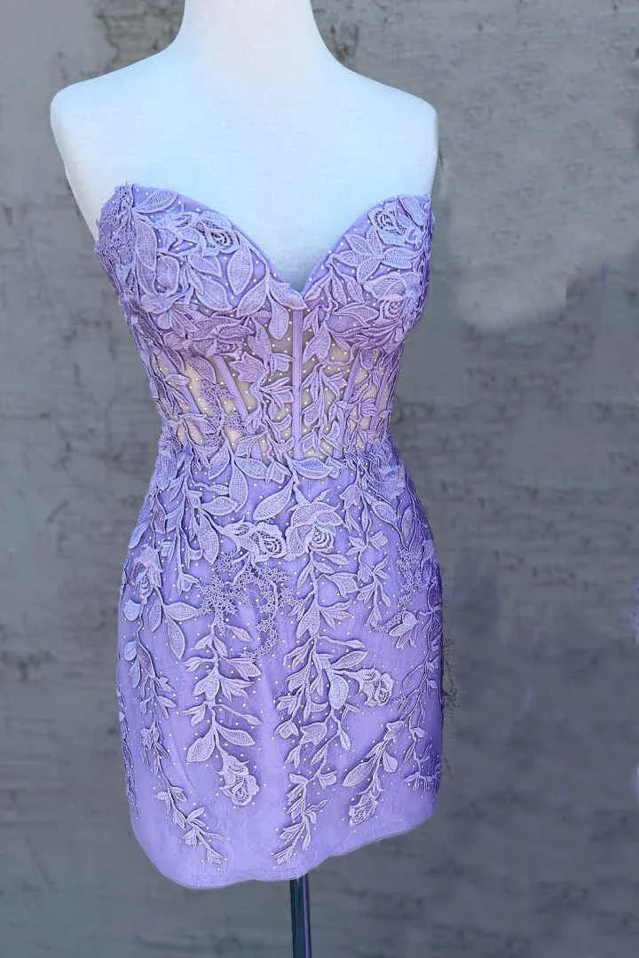 Trägerloses Schlauchkleid mit Applikationen und Schnürung Y2490