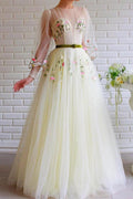 Abito da ballo giallo in tulle a maniche lunghe linea A con ricamo PSK148