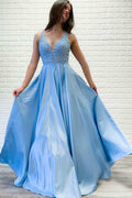 Robe de bal longue bleue satinée sans manches à col en V et ligne A avec dentelle PM228