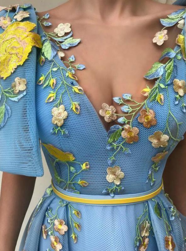 A-Linie, bodenlanges Ballkleid aus blauem Tüll mit Stickerei und Taschen, PG985