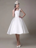 Robe cocktail ligne A pour soirée, invitée de mariage ou remise de diplôme, longueur genou, sans manches, encarré satiné avec plissés