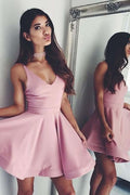 Vestido formal de satén rosa corto con cuello en V y corte en A para fiesta de bienvenida PD126