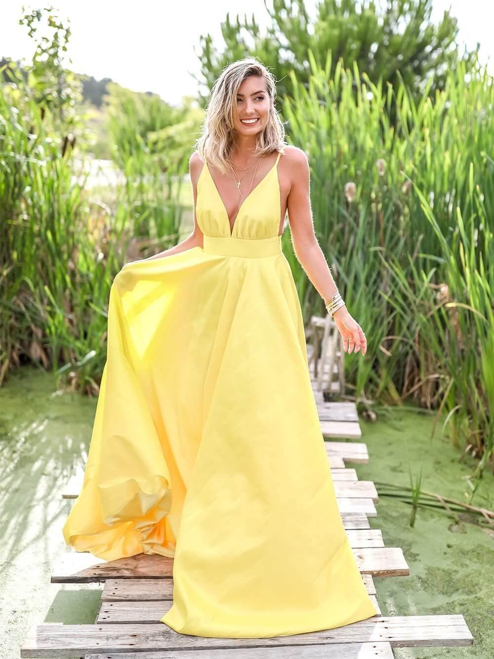 Vestido de festa amarelo com decote em V profundo e costas nuas, corte A, PSK144