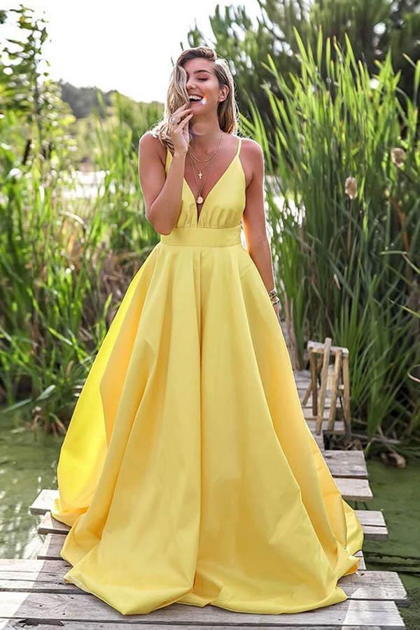 Vestido de festa amarelo com decote em V profundo e costas nuas, corte A, PSK144