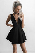 A-Line Głęboki V-Neck Krótka Wycięta Czarna Satynowa Sukienka Homecoming PD149
