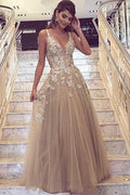 Abito da Sera/da Cerimonia in Tulle con Scollatura a V Profonda e Applicazioni di Pizzo, Linea A Modello PG729