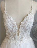 Vestido de noite em linha A, vestido minimalista, noivado, festa de casamento, cauda longa, sem mangas, decote em V, tule com aplicações de missangas, ombro e flor