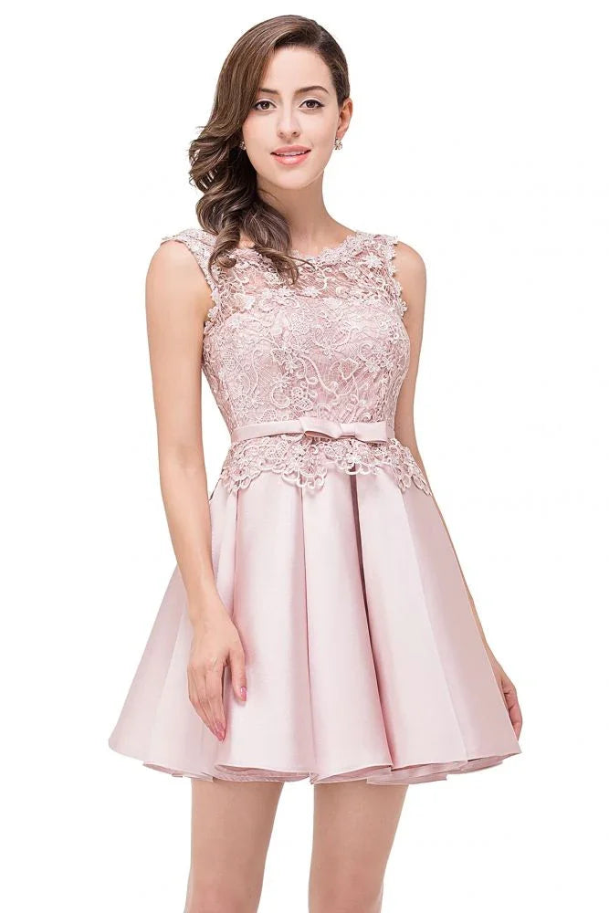 Robe de bal mi-longue en satin coupe A avec dentelle
