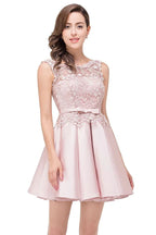 Robe de bal mi-longue en satin coupe A avec dentelle