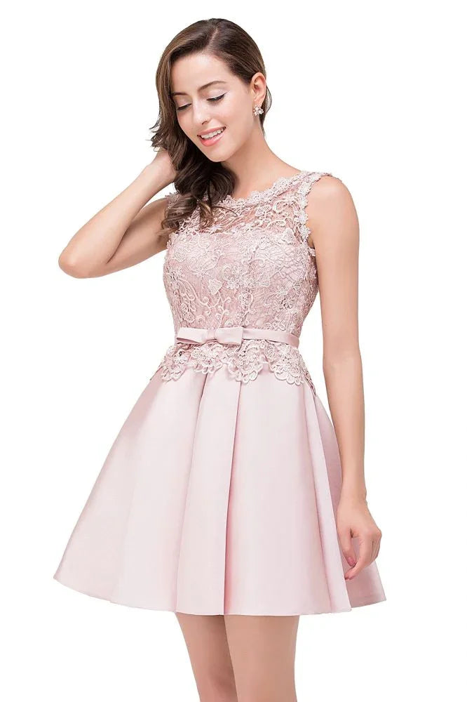 Robe de bal mi-longue en satin coupe A avec dentelle
