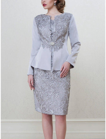 A-Linien-Kleid für die Mutter der Braut, Hochzeitsgast, elegant, zierlich, U-Ausschnitt, knielang, italienischer Satin, lange Ärmel mit Spitze, Schlitz vorne, Kristallbrosche